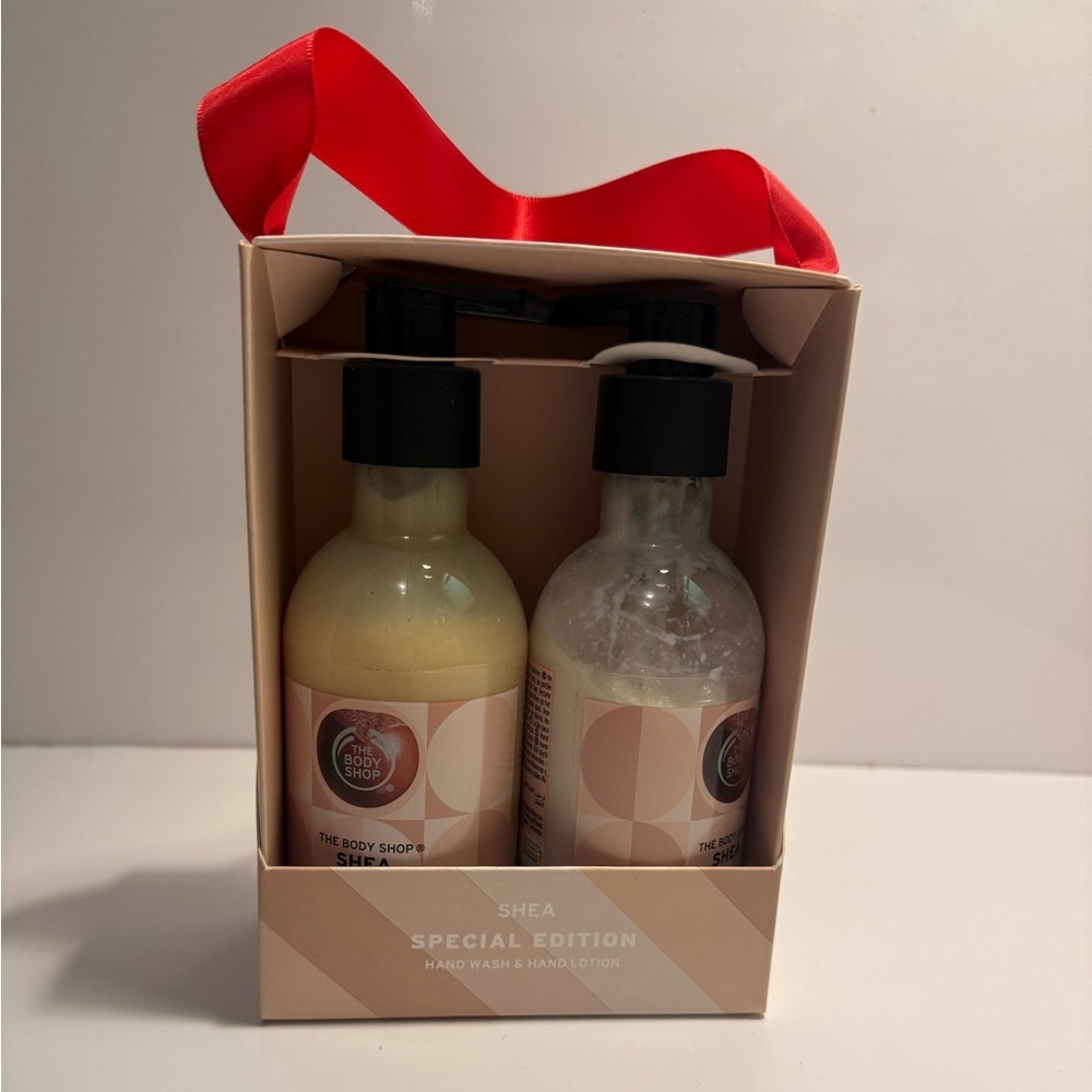 The Body Shop Shea Hand Wash & Body Lotion Gift Set Brand New